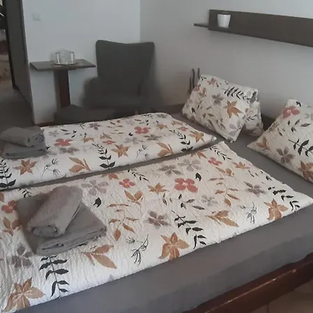 Penzion A Vinoteka Hrozen Kroměříž